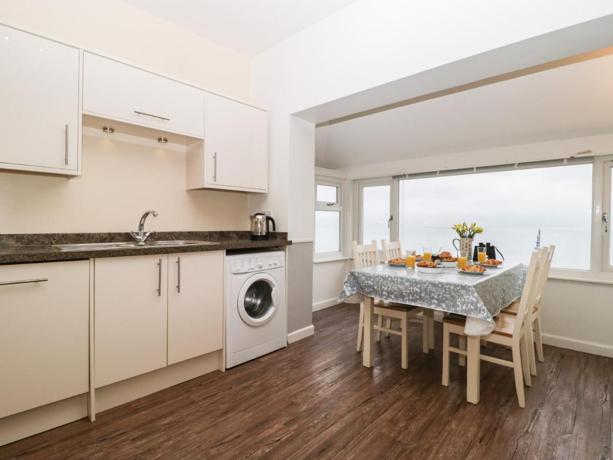 Grandview Apartment Уеймут Екстериор снимка